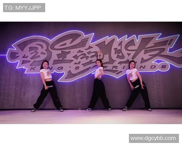 西安街舞队实力飙升引领潮流创新高展现街舞魅力与风采